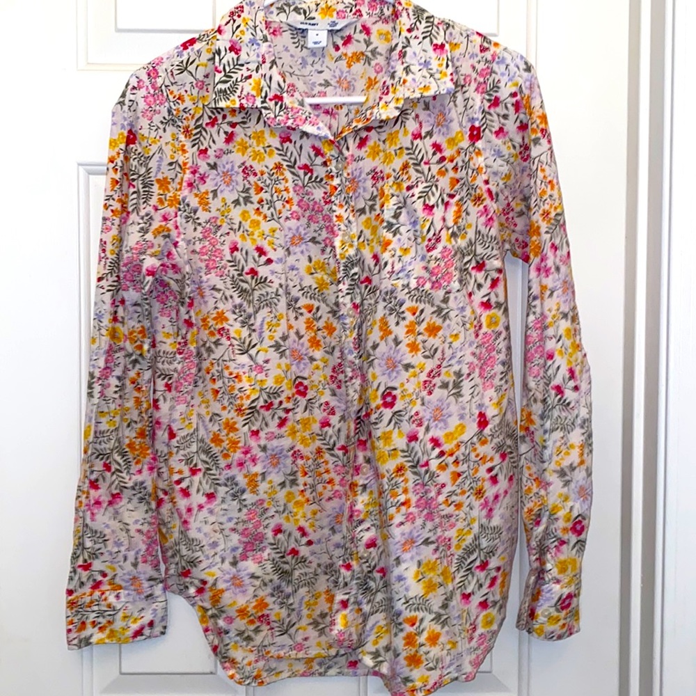 Old Navy women’s floral button up shirt